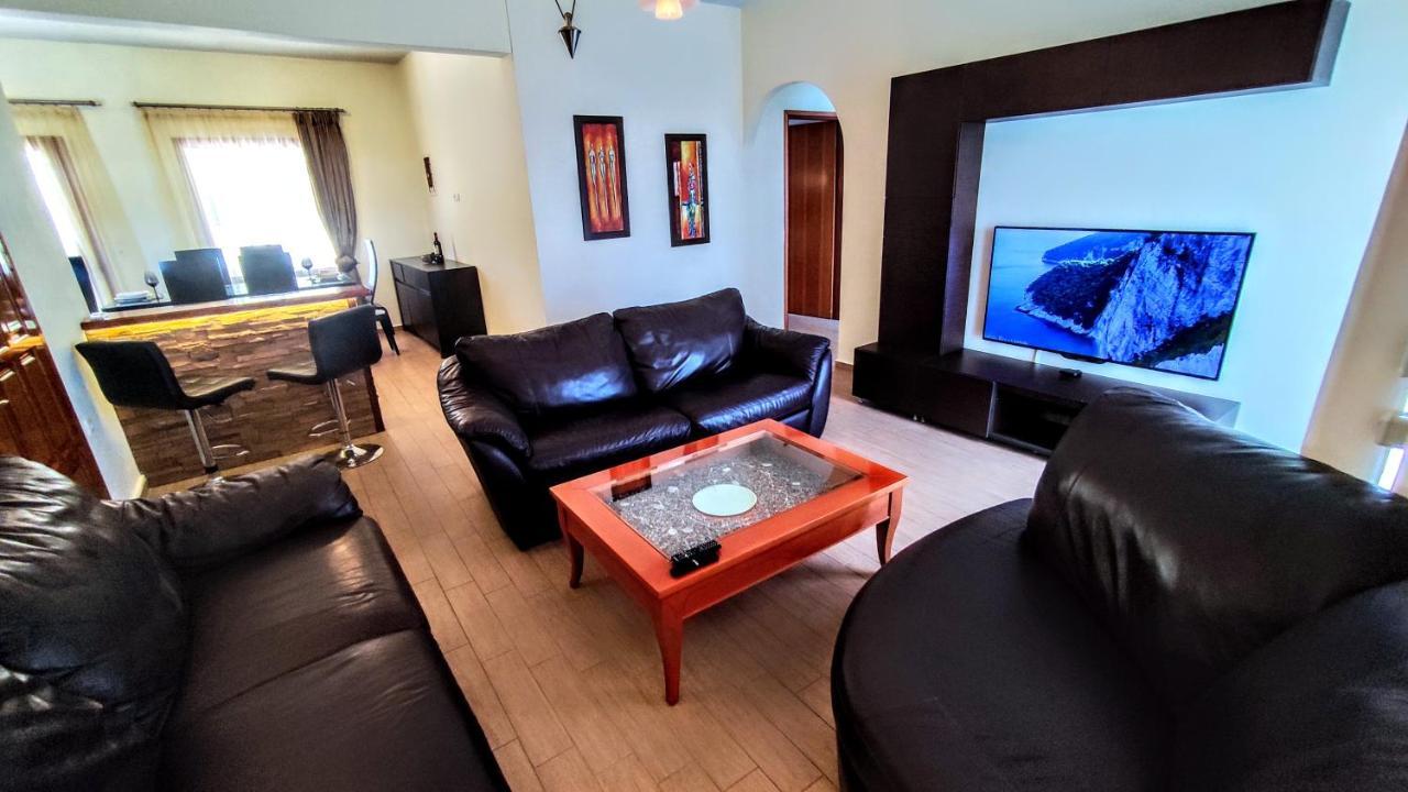 The Elysian At Nicopolis Jacuzzi Apartment Nikopolis Exterior photo