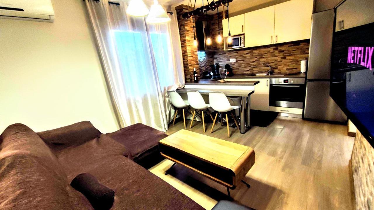 The Elysian At Nicopolis Jacuzzi Apartment Nikopolis Exterior photo