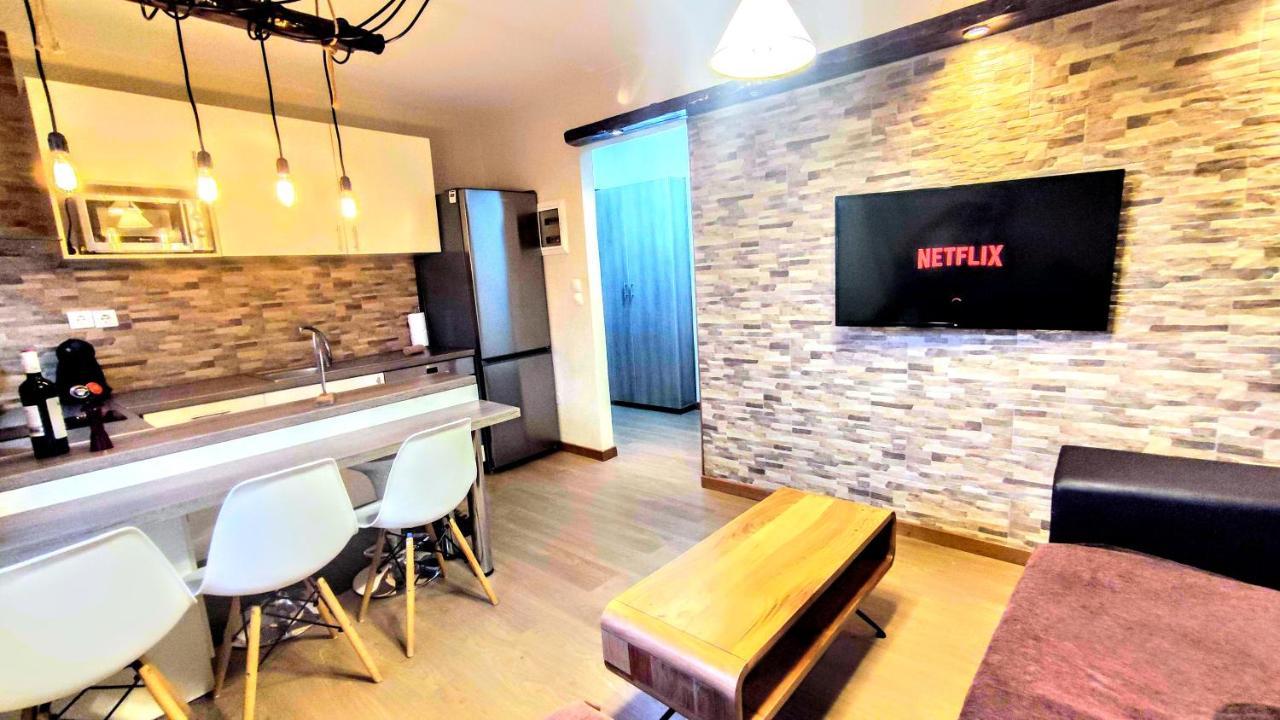 The Elysian At Nicopolis Jacuzzi Apartment Nikopolis Exterior photo