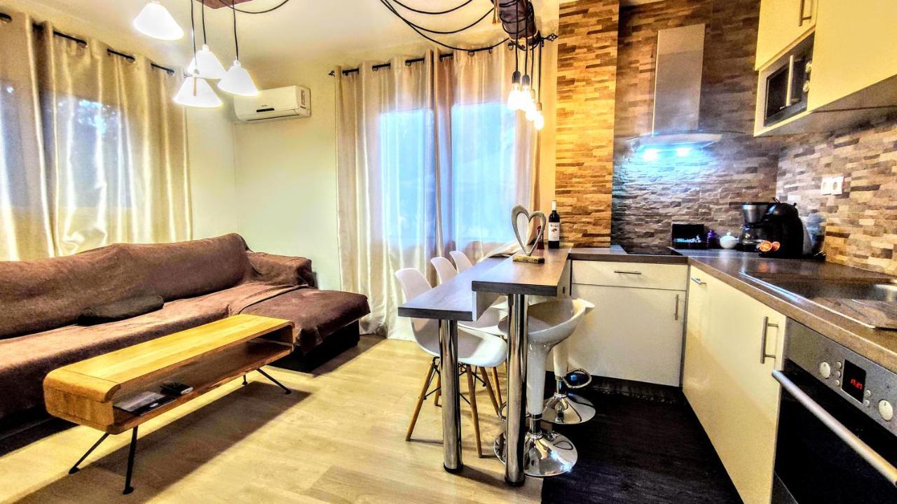 The Elysian At Nicopolis Jacuzzi Apartment Nikopolis Exterior photo
