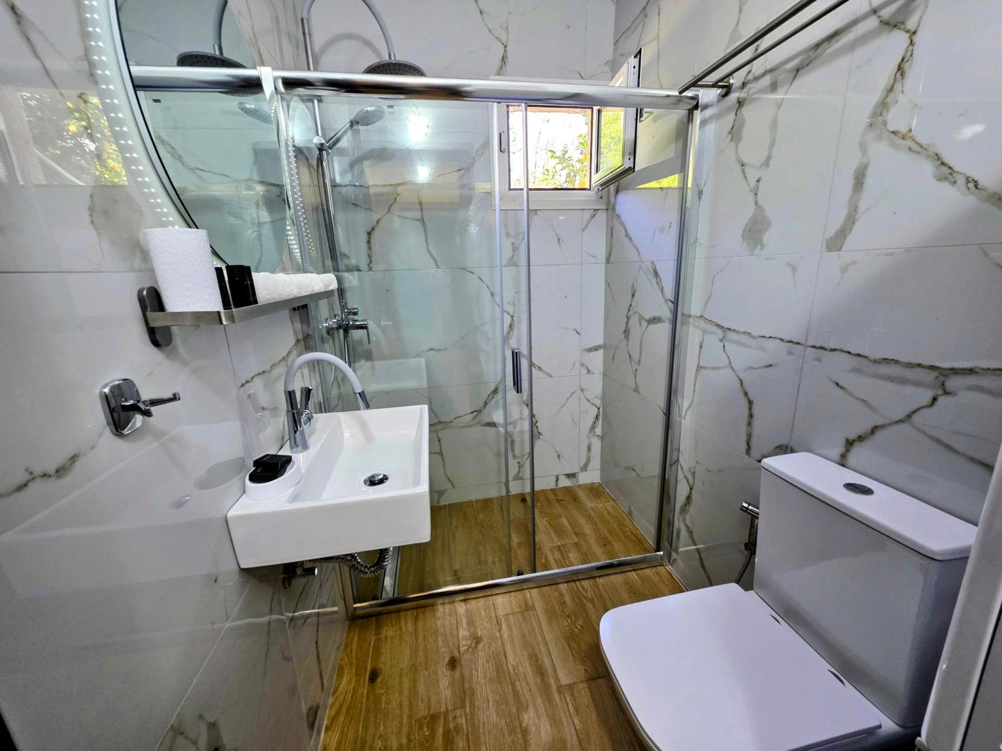 The Elysian At Nicopolis Jacuzzi Apartment Nikopolis Exterior photo
